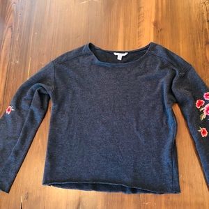 💙🌺navy flowered ae long sleeve crop top🌺💙